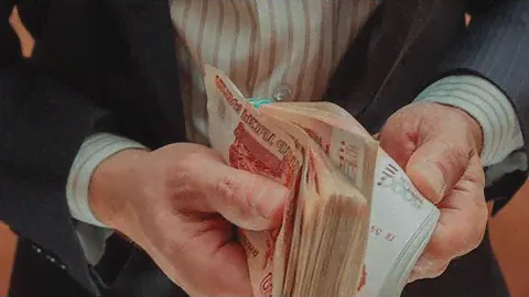 Сколько зарабатывает простой юрист в Москве в 2022 году! В 2022 году!!!